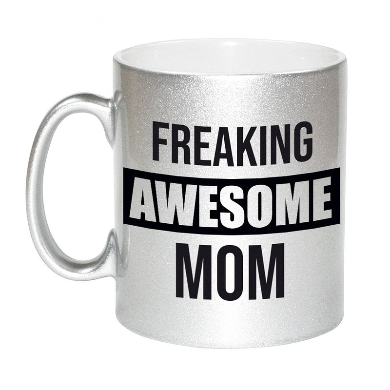 Foto van Moeder cadeau zilveren mok / beker freaking awesome mom - feest mokken