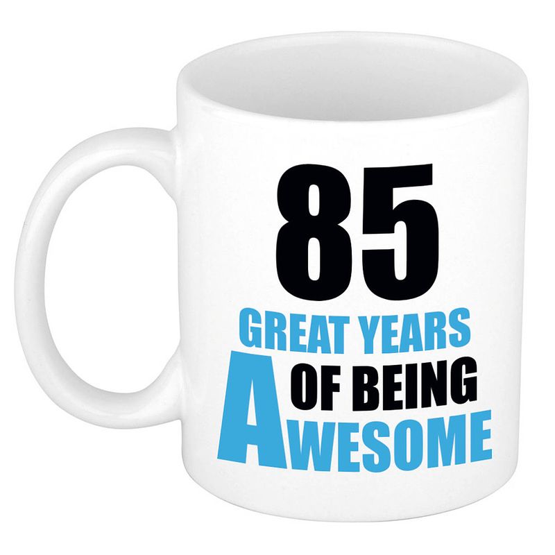 Foto van 85 great years of being awesome cadeau mok / beker wit en blauw - feest mokken