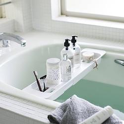 Foto van Yamazaki extendable bathtub tray - tower - white