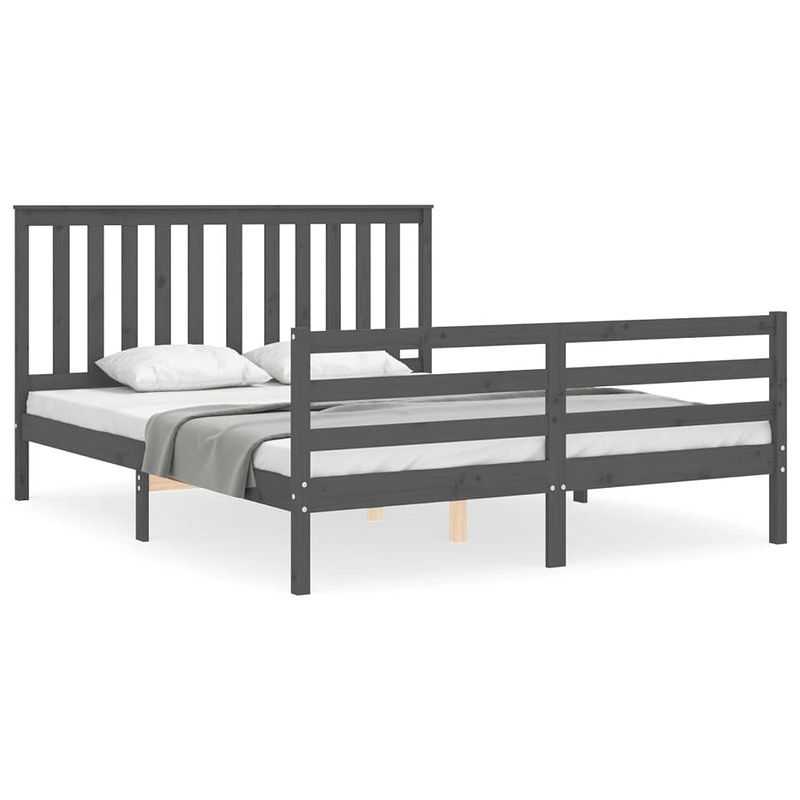 Foto van The living store bedframe - massief grenenhout - grijs - 205.5 x 155.5 x 101 cm - geschikte matras 150 x 200 cm -