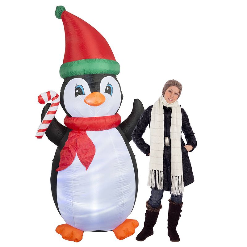 Foto van Christmas gifts - opblaasbare kerstpinguin - 210cm - 220/240v - binnen & buiten