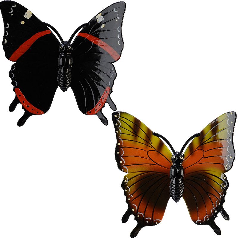 Foto van 2x stuks tuin decoratie vlinders - kunststof - oranje - zwart - 24 x 24 cm - tuinbeelden