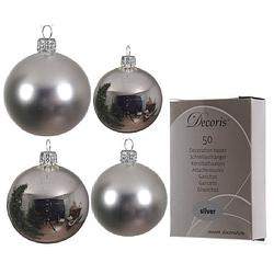 Foto van Glazen kerstballen pakket zilver glans/mat 38x stuks 4 en 6 cm inclusief haakjes - kerstbal