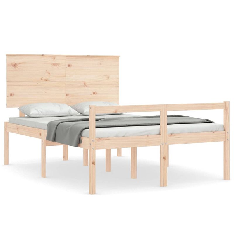 Foto van The living store massief grenenhouten bedframe - 205.5 x 125.5 x 82.5 cm - met multiplex lattenbodem - functioneel