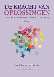 Foto van De kracht van oplossingen, 4e editie - insoo kim berg, peter de jong - paperback (9789043041195)