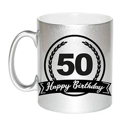 Foto van Happy birthday 50 years zilveren cadeau mok / beker met wimpel 330 ml - feest mokken