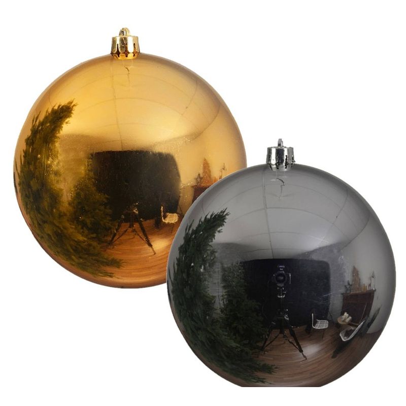 Foto van 2x stuks grote kerstballen van 20 cm glans van kunststof goud en zilver - kerstbal