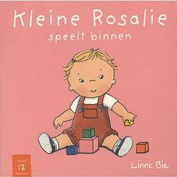 Foto van Kleine rosalie speelt binnen