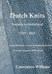 Foto van Dutch knits: breisels in nederland, 1523-2023 - constance willems - paperback (9789464856811)