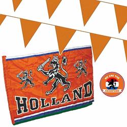 Foto van Oranje versiering buiten pakket 1x mega holland spandoek/ vlag + 100 meter vlaggetjes - feestpakketten