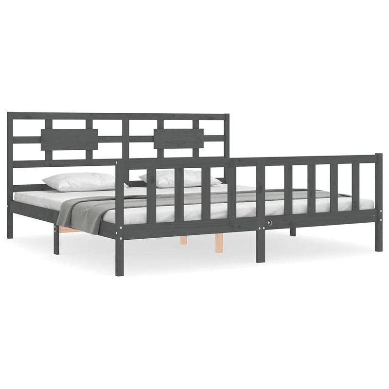 Foto van The living store bedframe - massief grenenhout - grijs - 205.5 x 205.5 x 100 cm - multiplex lattenbodem - functioneel