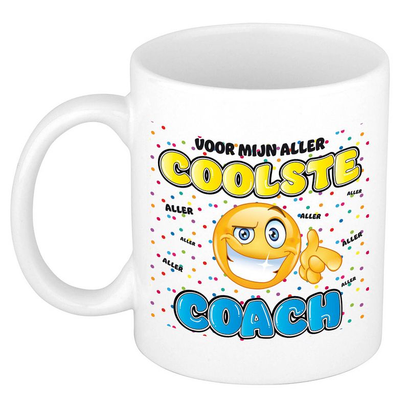 Foto van Bellatio decorations cadeau mok voor coach - grappig - keramiek - 300 ml - coolste coach - feest mokken