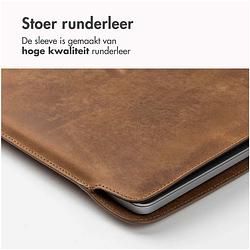 Foto van Accezz leather hoes voor macbook 15 inch laptop sleeve bruin