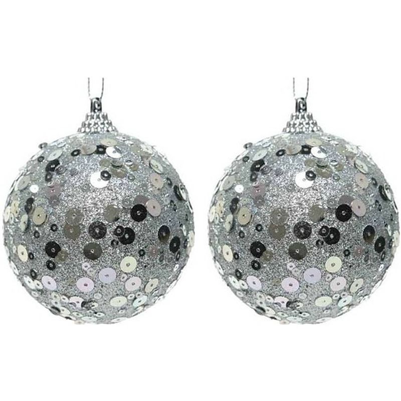 Foto van 2x kerstballen zilveren glitters 8 cm met pailletten kunststof kerstboom versiering/decoratie - kerstbal