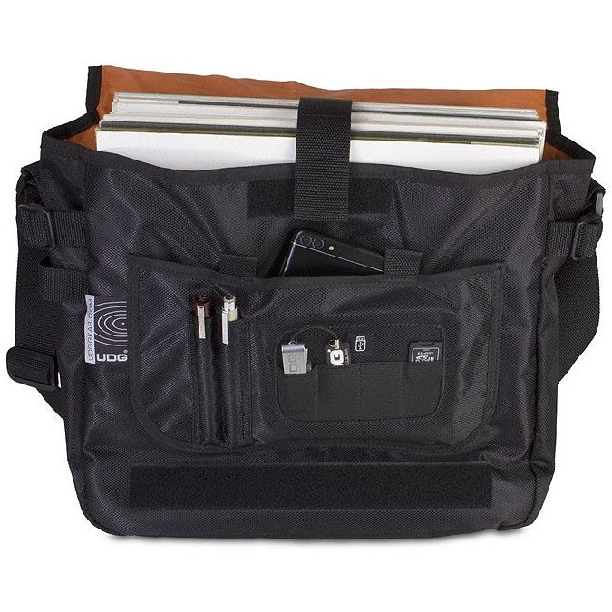 Foto van Udg u9450blor ultimate kleine courierbag zwart met oranje