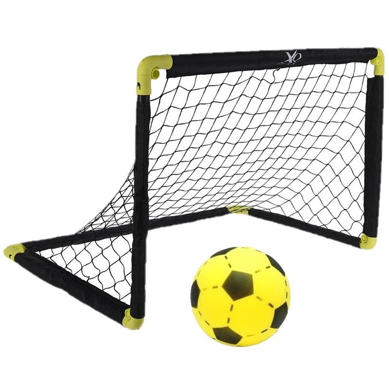 Foto van Set van 2x stuks voetbalgoals/voetbaldoelen uitklapbaar 90 x 59 cm met foam bal - voetbaldoel