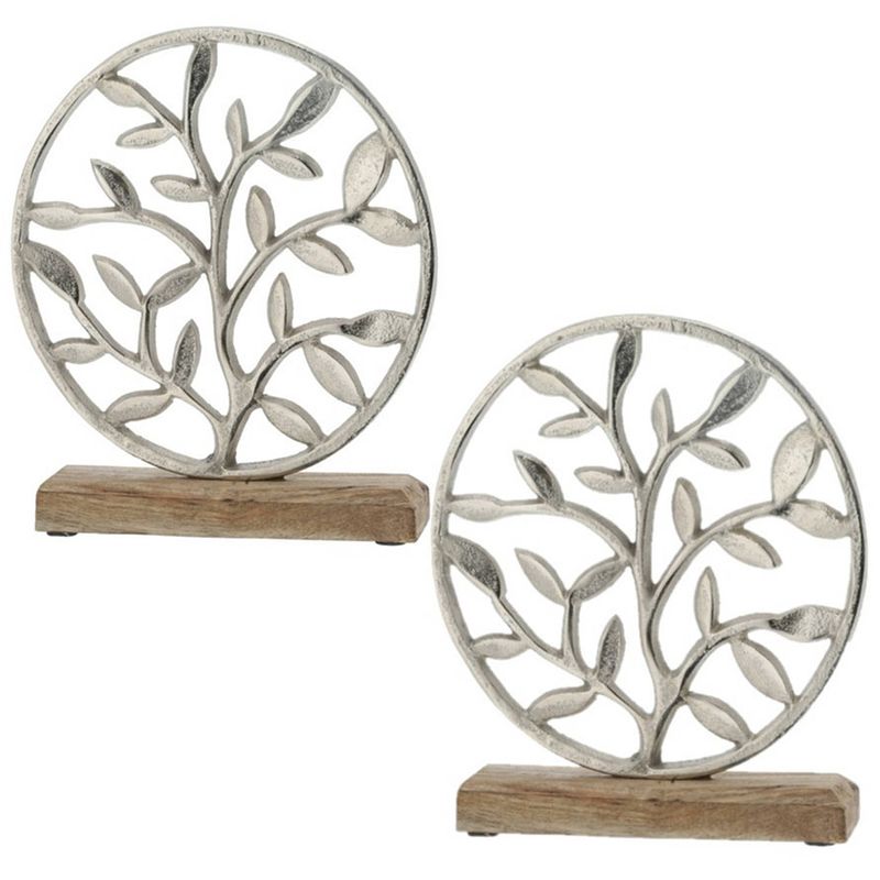 Foto van 2x stuks decoratie levensboom rond van aluminium op houten voet 25 cm zilver - beeldjes
