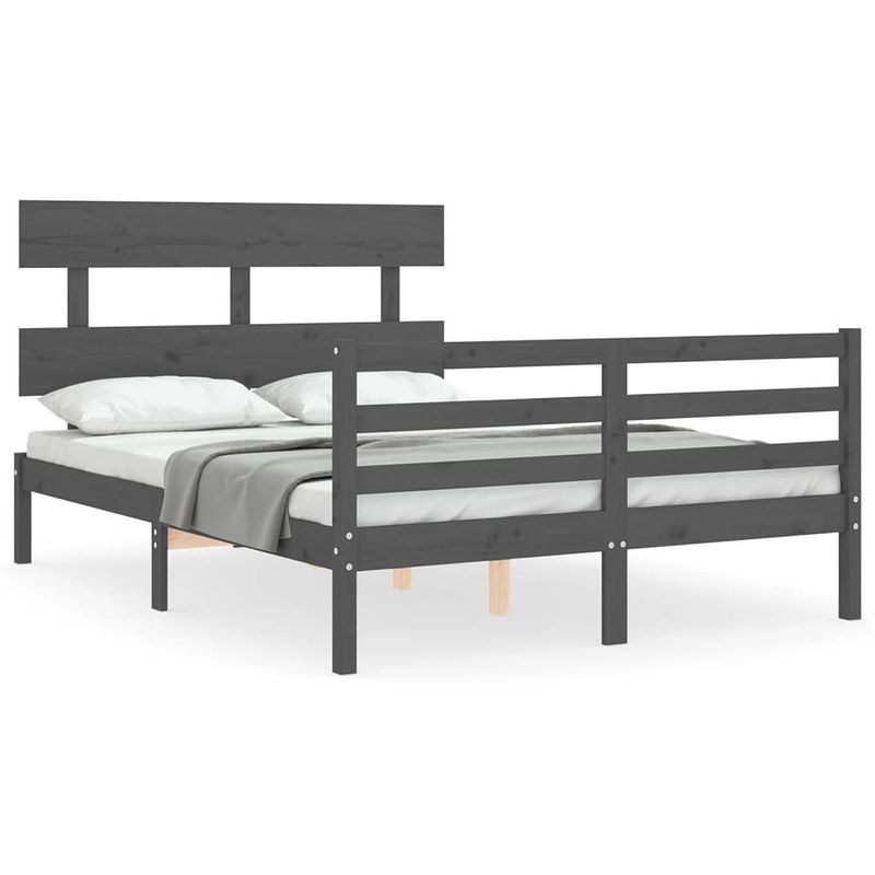 Foto van The living store bed frame - grenenhout - 205.5 x 145.5 x 81 cm - grijs