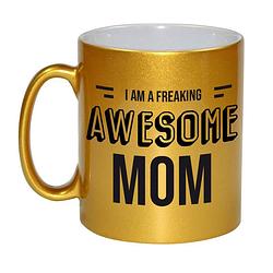 Foto van Moeder cadeau gouden mok / beker i am a freaking awesome mom - feest mokken