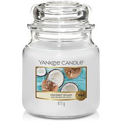 Foto van Yankee candle geurkaars medium coconut splash - 13 cm / ø 11 cm