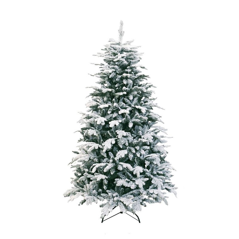 Foto van Snowy norway kunstkerstboom - 210 cm - groen - ø 119 cm - 2.417 tips - besneeuwd - metalen voet