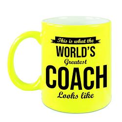 Foto van Worlds greatest coach cadeau koffiemok/theebeker neon geel 330 ml - feest mokken