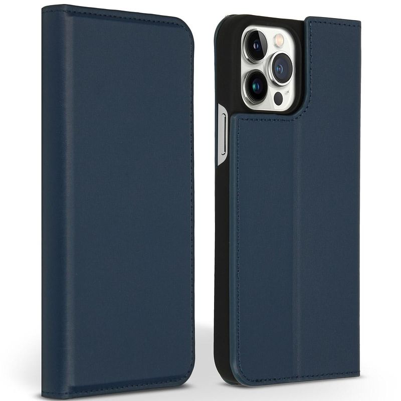 Foto van Accezz premium leather slim book case voor apple iphone 13 pro max telefoonhoesje blauw
