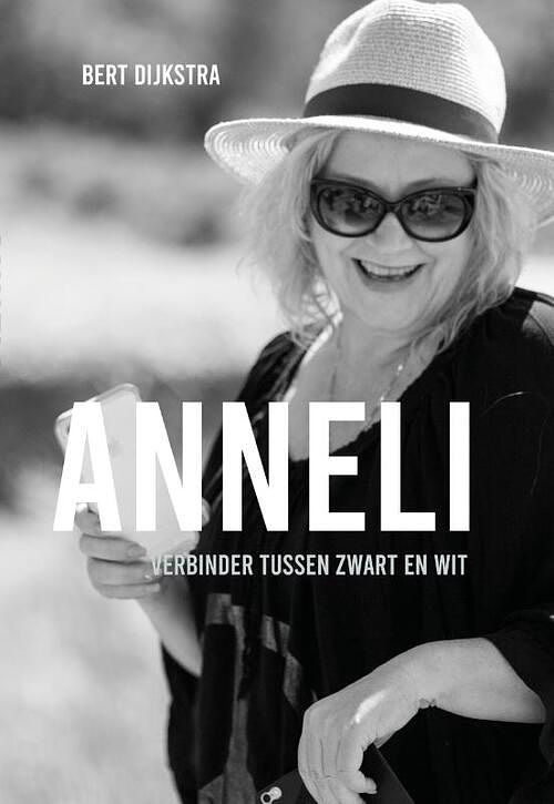 Foto van Anneli, tussen zwart en wit - bert dijkstra - paperback (9789083209425)