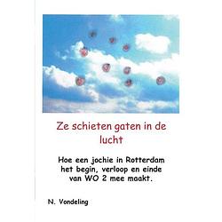 Foto van Ze schieten gaten in de lucht