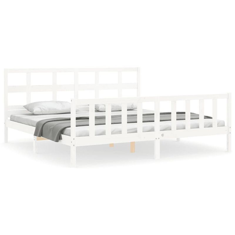 Foto van The living store bedframe - massief grenenhout - 205.5 x 205.5 x 100 cm - wit