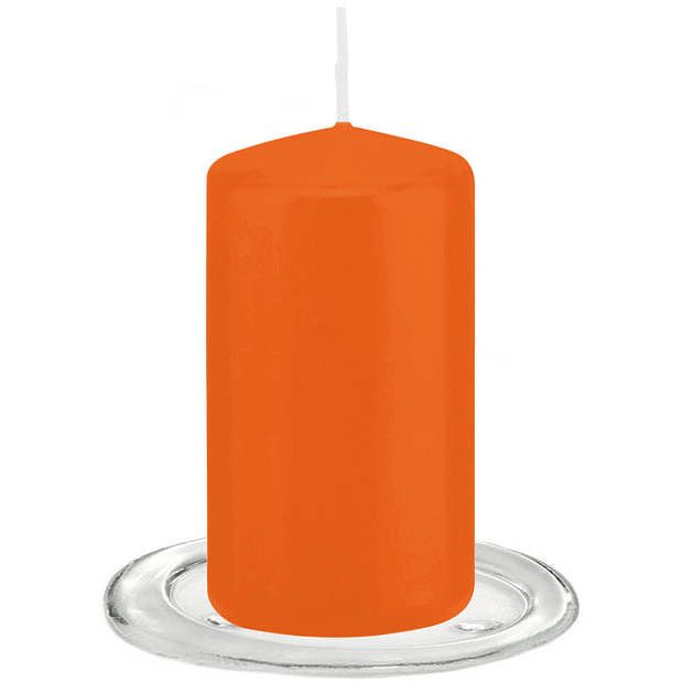 Foto van Trend candles - stompkaarsen met glazen onderzetters set van 2x stuks - oranje 6 x 12 cm - stompkaarsen