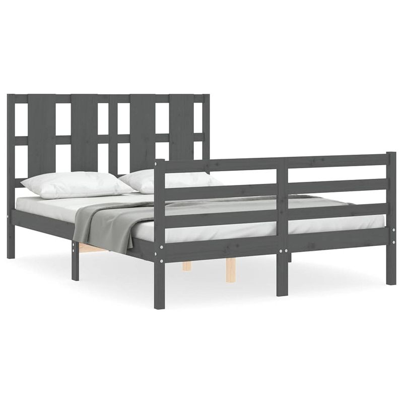 Foto van The living store bedframe - massief grenen - 195.5 x 145.5 x 100 cm - grijs