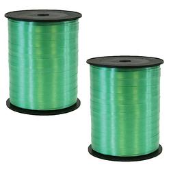 Foto van 2x rollen cadeaulint/sierlint in de kleur groen 5 mm x 500 meter - cadeaulinten