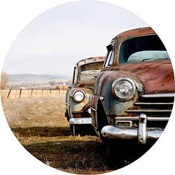 Foto van Wizard+genius old rusted cars vlies fotobehang 140x140cm rond