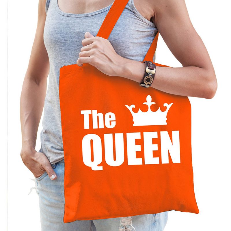 Foto van The queen tas / shopper oranje katoen met witte tekst en kroon voor dames - feest boodschappentassen