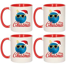 Foto van Set van 4x stuks merry christmas kerstcadeau kerstmokken rood kerstbal blauw met kerstmuts 300 ml - bekers