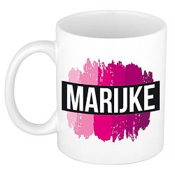 Foto van Naam cadeau mok / beker marijke met roze verfstrepen 300 ml - naam mokken