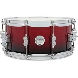 Foto van Pdp drums concept maple red to black fade lacquer 14 x 6.5 inch snaredrum