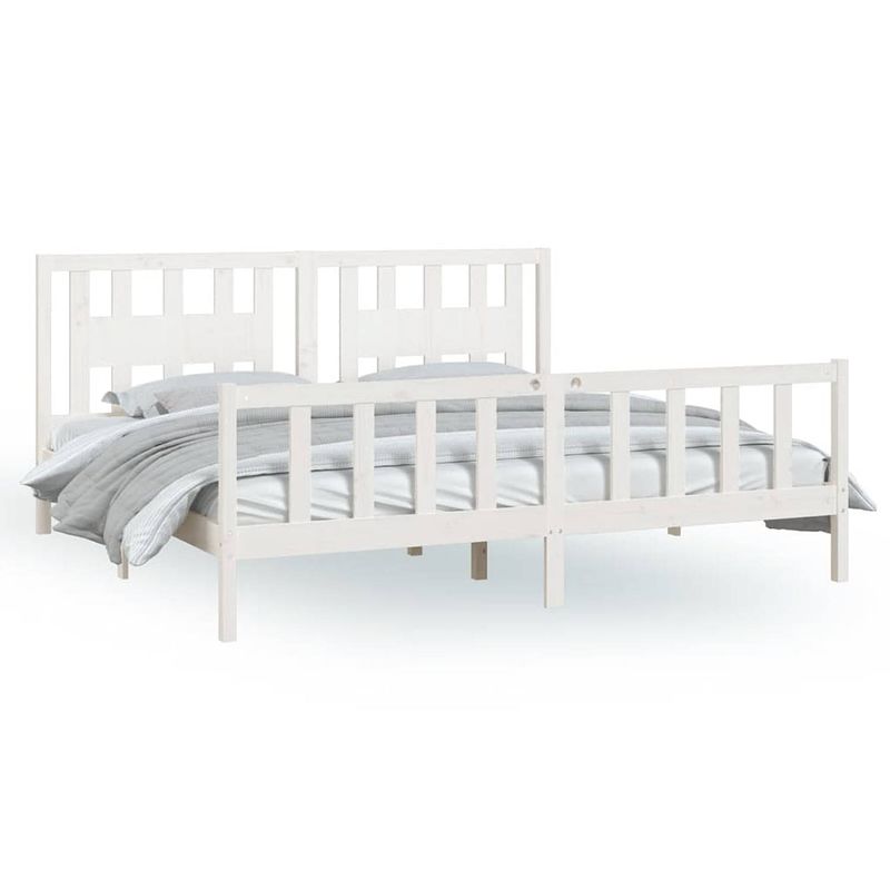 Foto van The living store klassiek wit houten bedframe - 205.5 x 185.5 x 69.5 cm - massief grenenhout