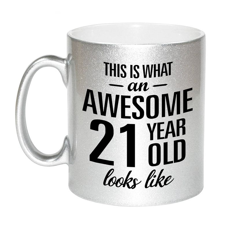 Foto van Awesome 21 year cadeau mok / beker zilver 330 ml - feest mokken