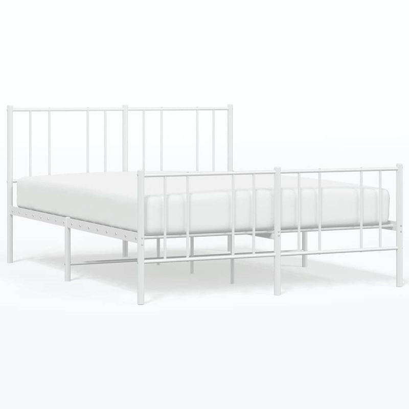 Foto van The living store bedframe klassiek - metaal - robuust - 196 x 142 x 90 cm - wit