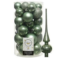 Foto van Decoris kerstballen 30x stuks - salie groen 4/5/6 cm kunststof mat/glans/glitter mix en piek - kerstbal