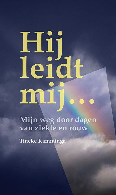 Foto van Hij leidt mij... - tineke kamminga - paperback (9789463691147)