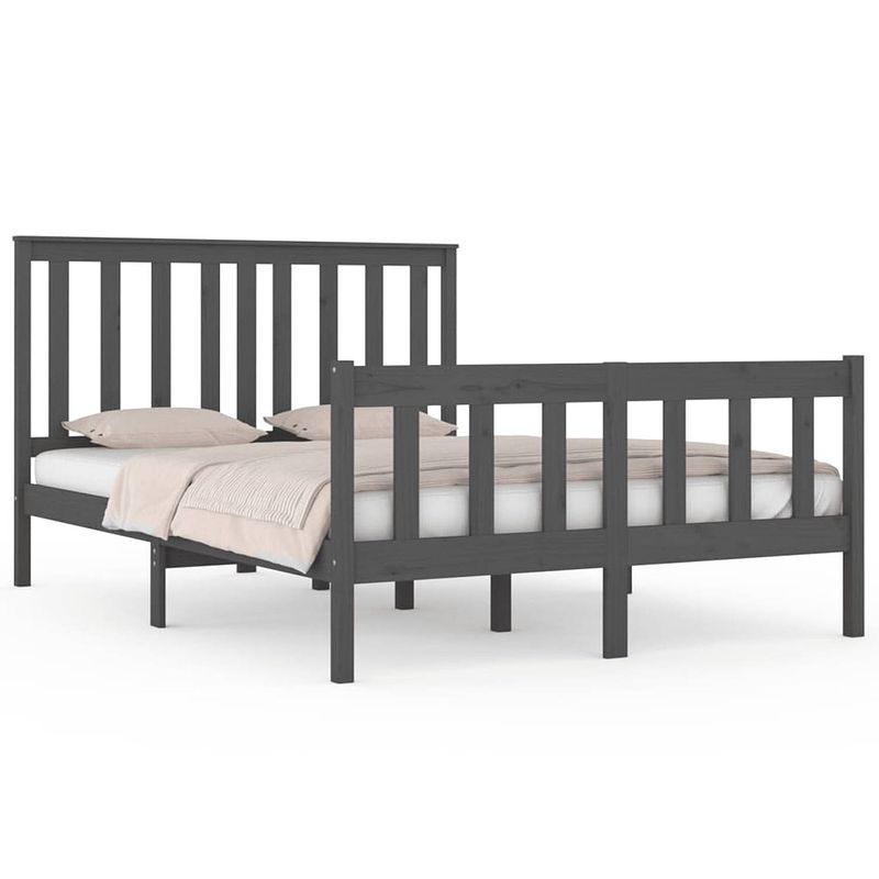 Foto van The living store bedframe - massief grenenhout - grijs - 195.5 x 125.5 x 69.5 cm - inclusief hoofdeinde - geschikt voor