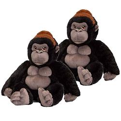 Foto van 2x stuks pluche gorilla aap knuffel van 20 cm - knuffeldier