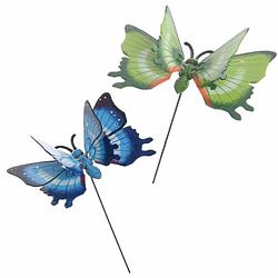 Foto van 2x stuks metalen deco vlinders blauw en groen van 11 x 70 cm op tuinstekers - tuinbeelden