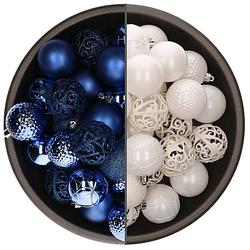 Foto van 74x stuks kunststof kerstballen mix van wit en kobalt blauw 6 cm - kerstbal