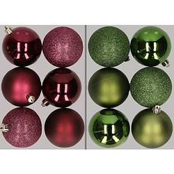 Foto van 12x stuks kunststof kerstballen mix van aubergine en appelgroen 8 cm - kerstbal