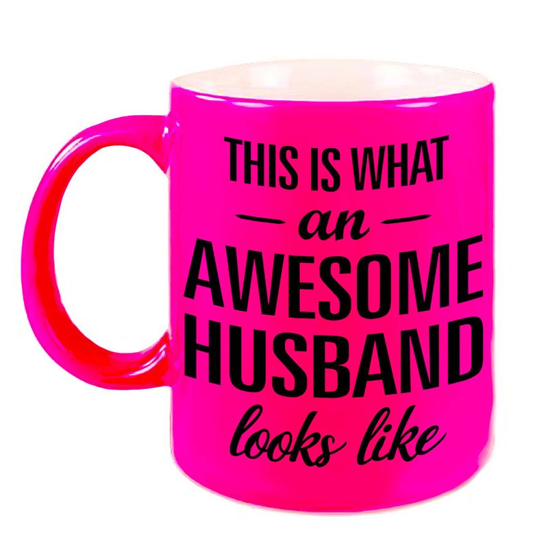 Foto van Awesome husband / echtgenoot cadeau mok / beker neon roze 330 ml - feest mokken