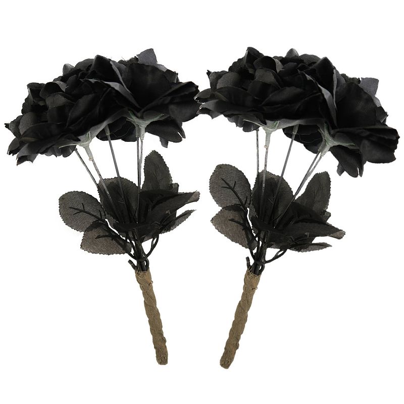 Foto van Halloween 2x rozenboeketjes met zwarte rozen 35 cm - verkleedattributen
